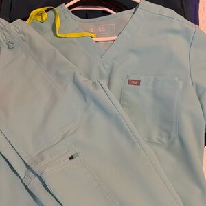 Figs Aqua Scrub Ensemble